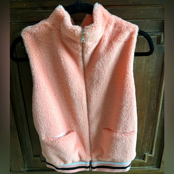 Girls faux fur vest NWOT - Picture 1 of 2